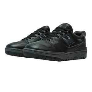 NEW BALANCE 550 BLACK
UNIVERSAL SHOES SIZE 7